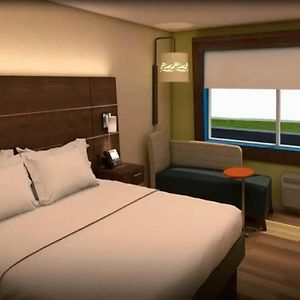 Holiday Inn Express & Suites Brentwood